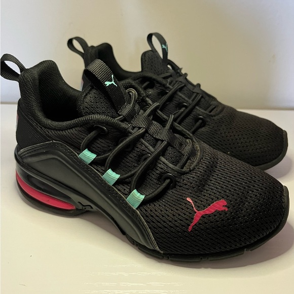 Puma Other - Girls Black Puma Axelion sneakers
